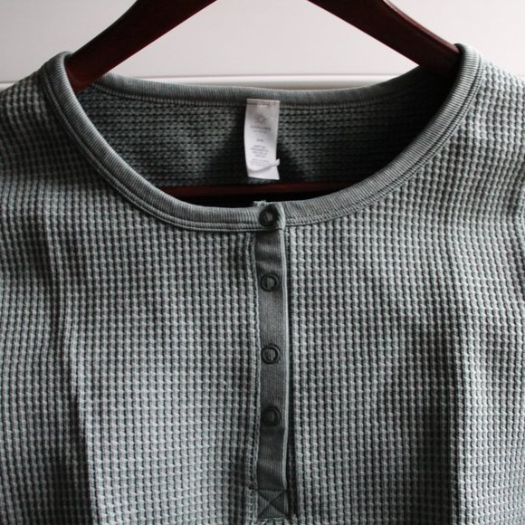 OFFLINE Main Squeeze Seamless Waffle Cropped Henley T-Shirt - Picture 6 of 6